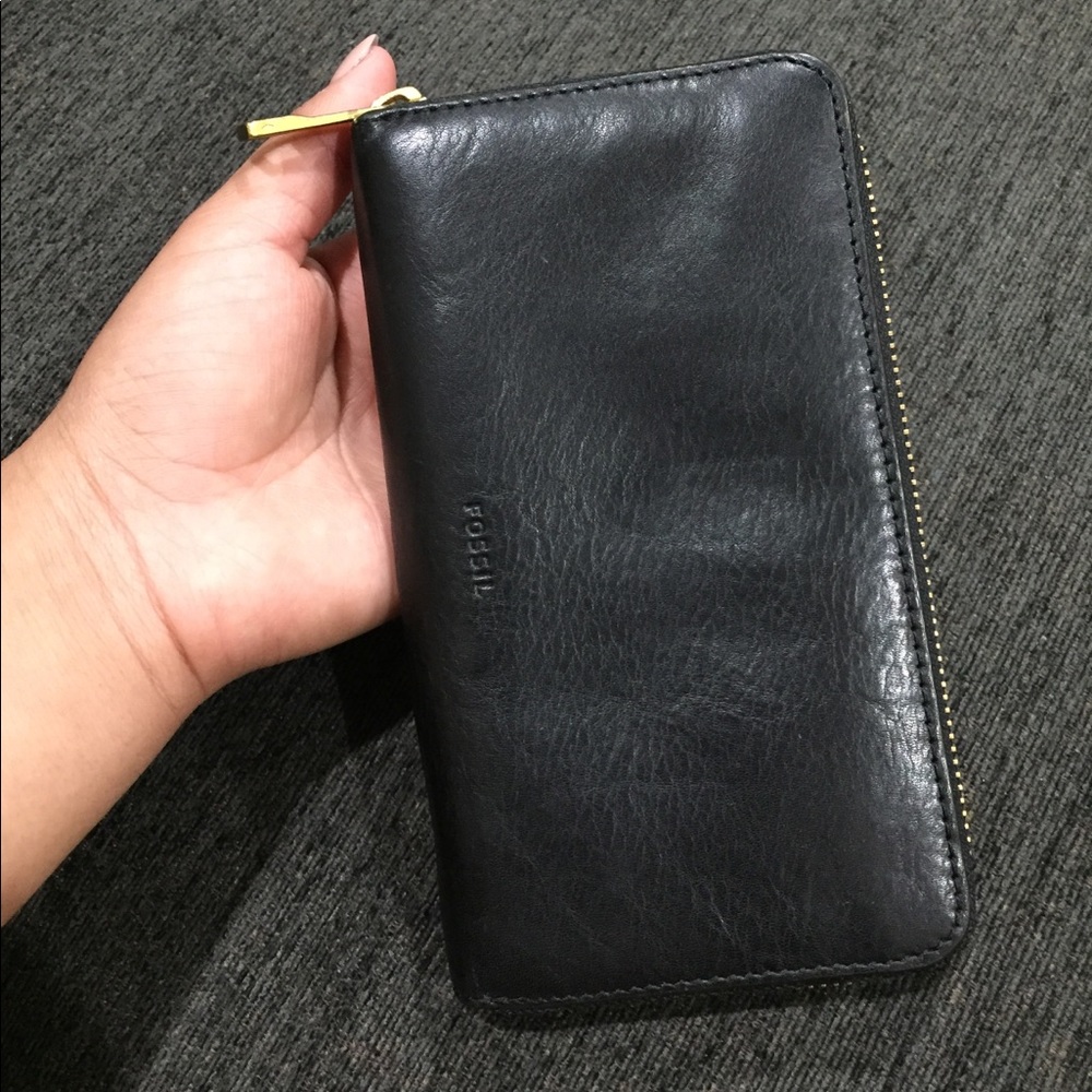 Sold‼️‼️ Fossil black leather wallet